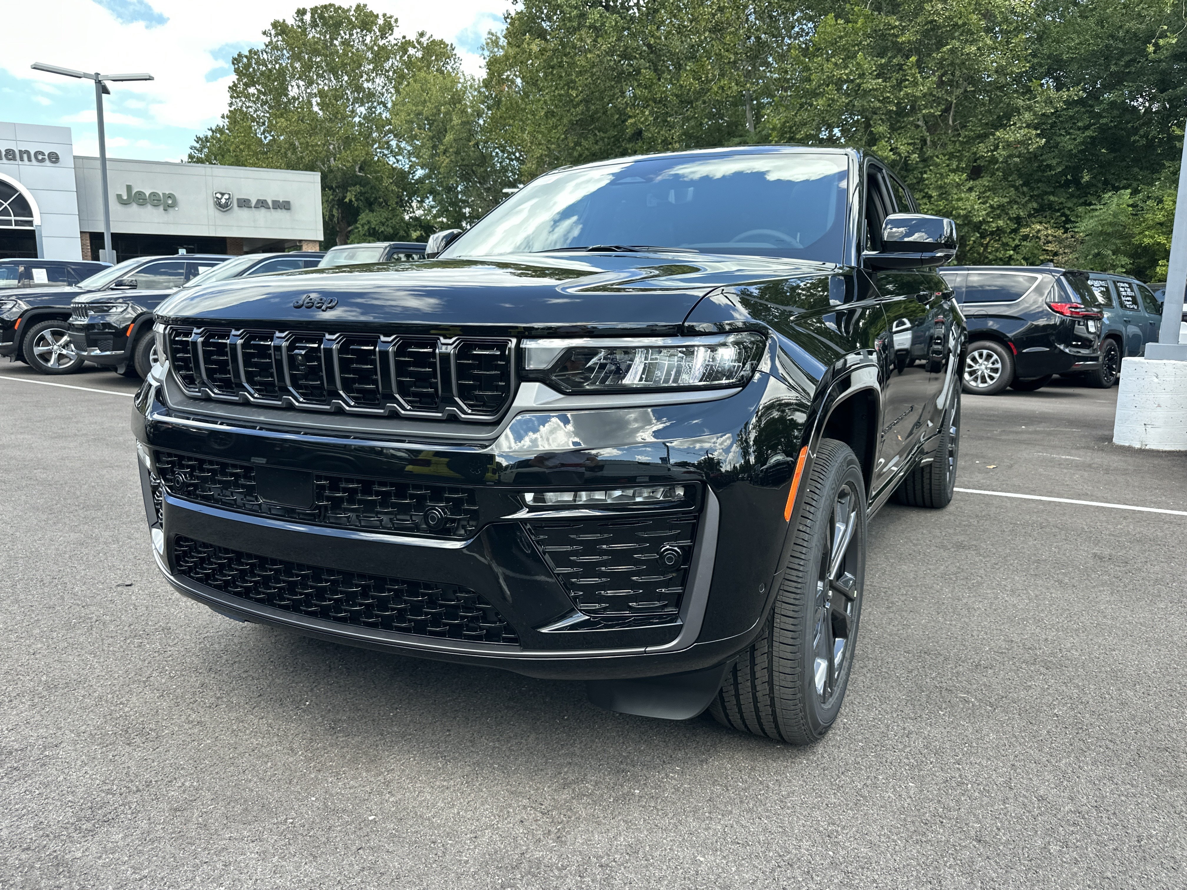 New 2027 Jeep Grand Cherokee Limited AWD/4WD image 23