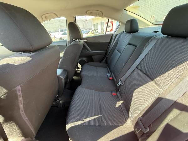 Used 2013 MAZDA MAZDA3 i Touring FWD image 13
