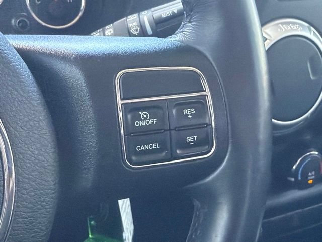 Used 2017 Jeep Wrangler Unlimited Sahara w/ Connectivity Group AWD/4WD image 33