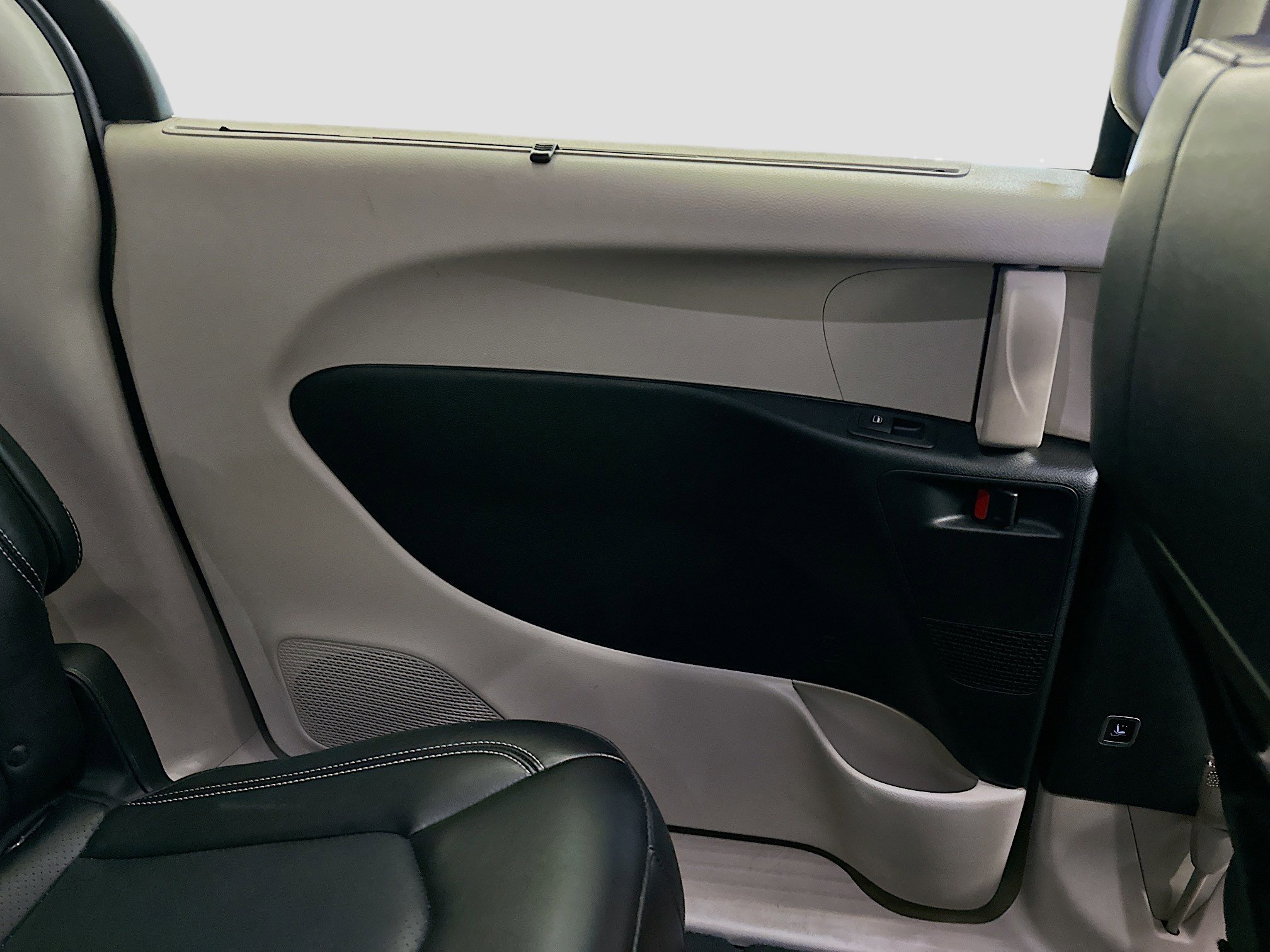 Used 2024 Chrysler Pacifica Touring-L image 26