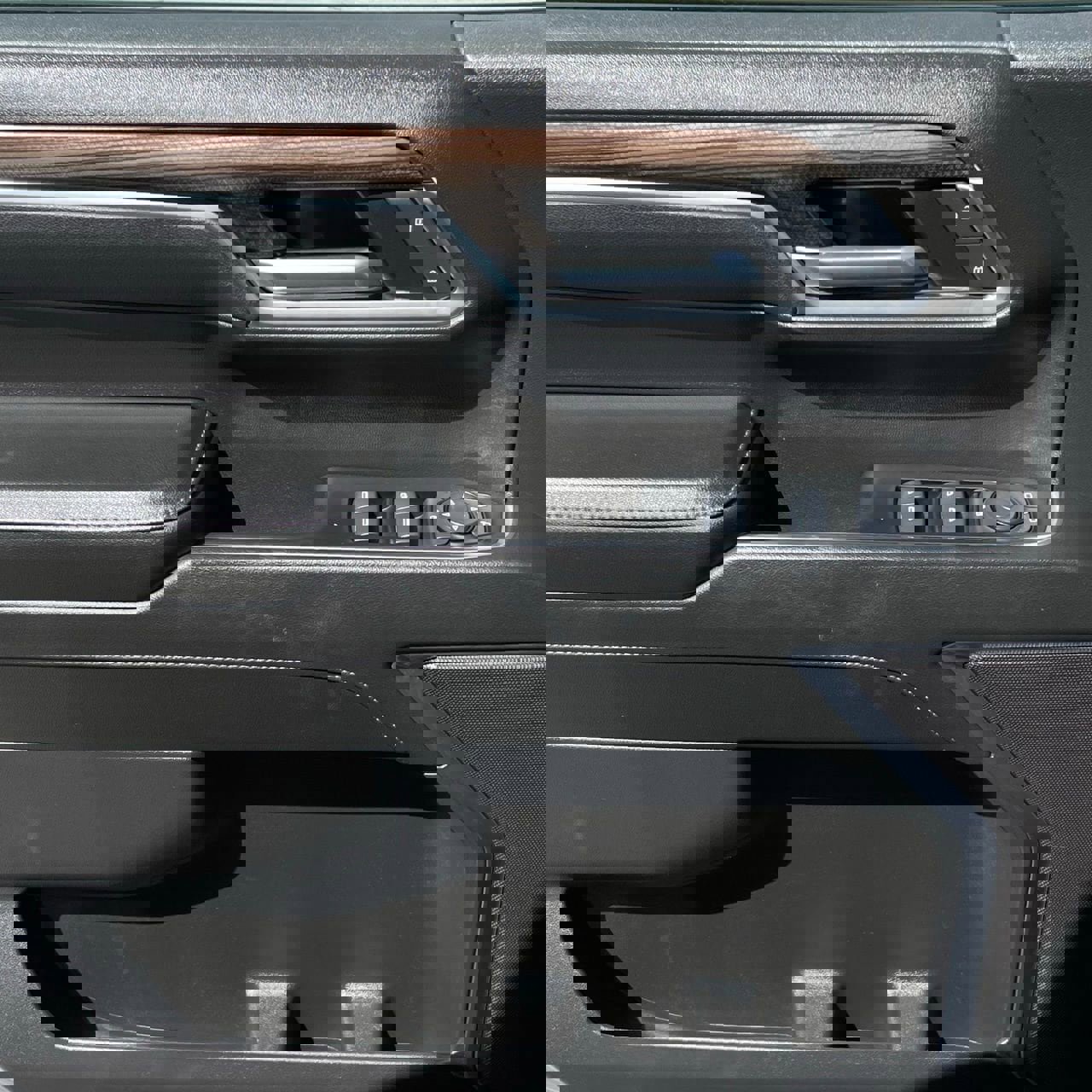 Used 2025 Chevrolet Silverado 1500 LT image 21