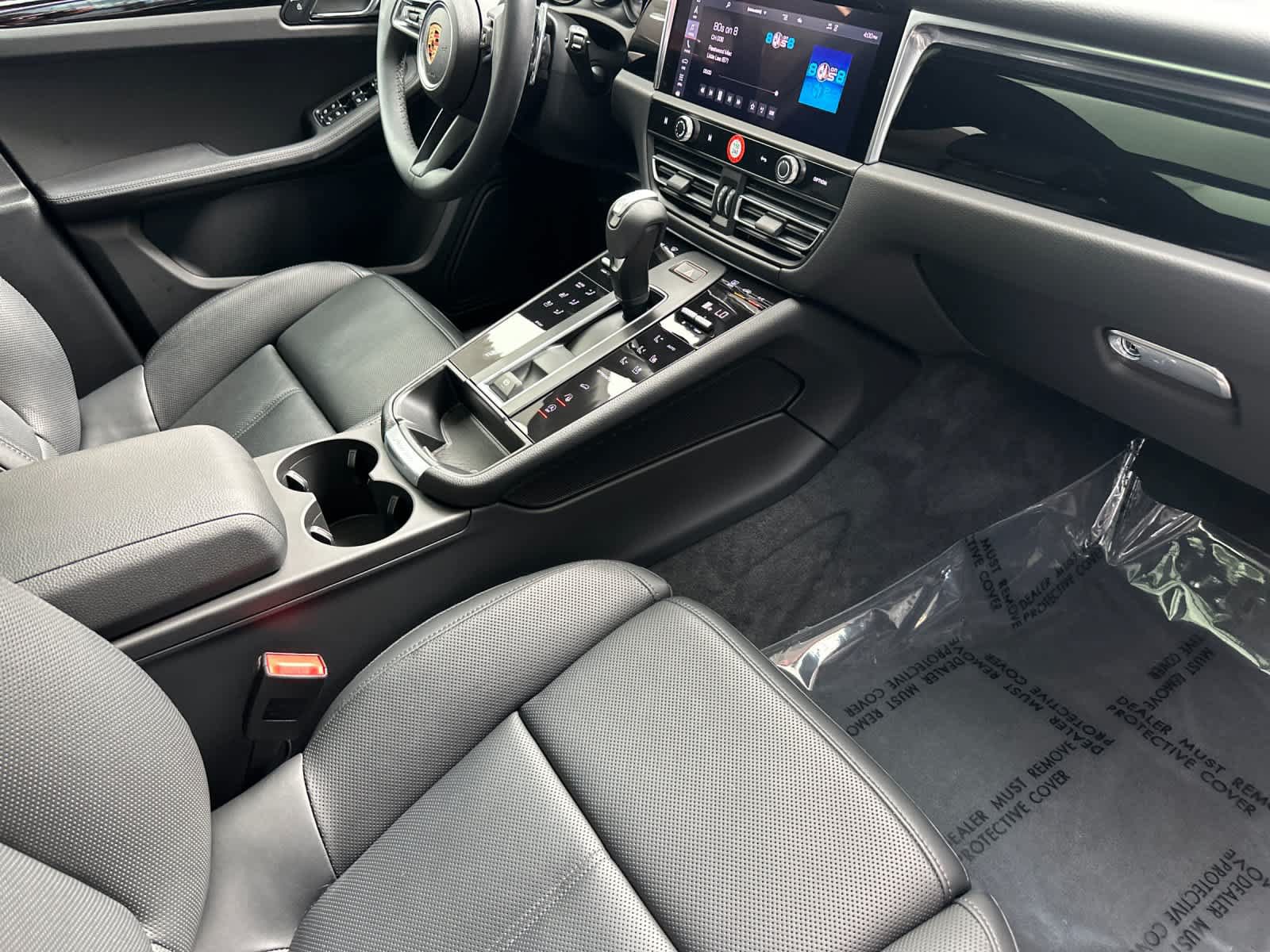 Certified 2025 Porsche Macan AWD/4WD image 17