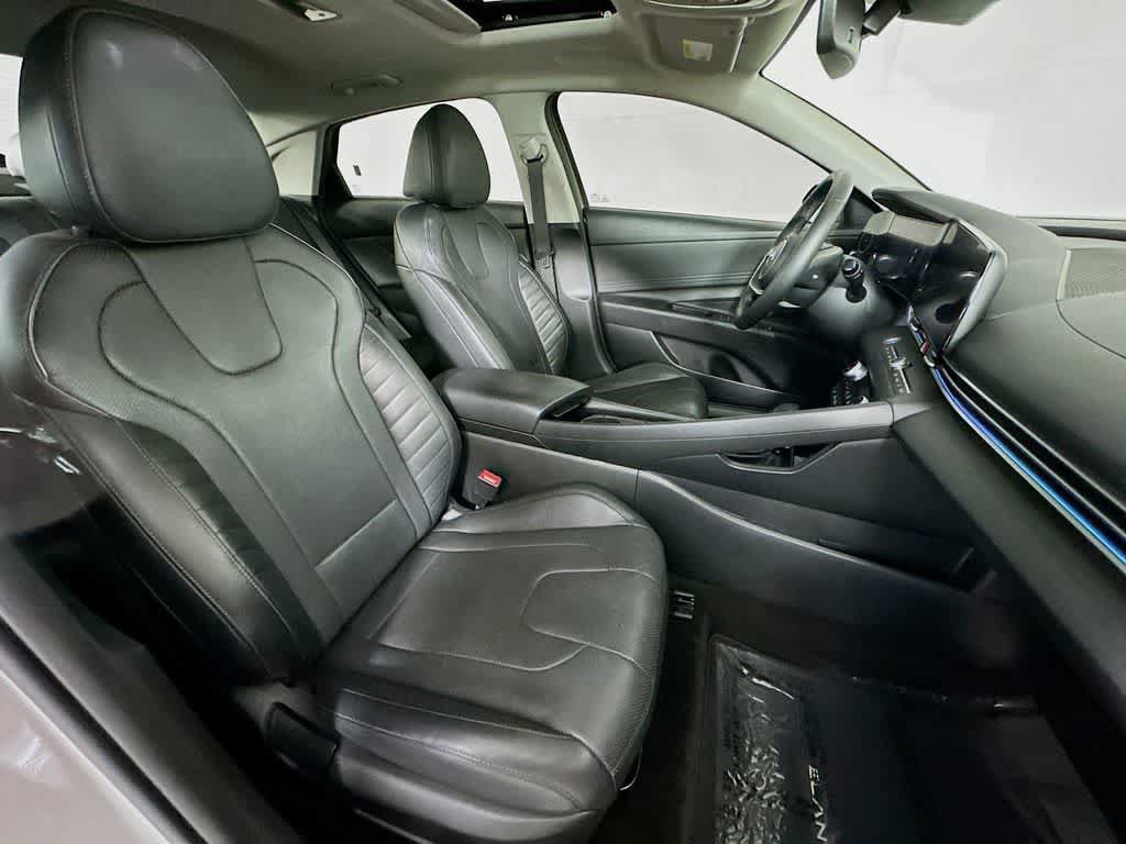 Used 2022 Hyundai Elantra Limited FWD image 14
