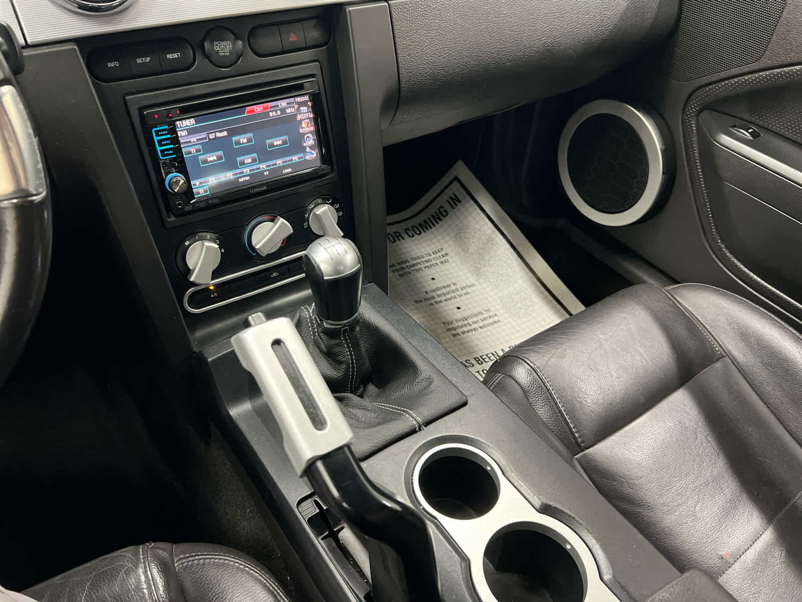 Used 2005 Ford Mustang Deluxe image 4