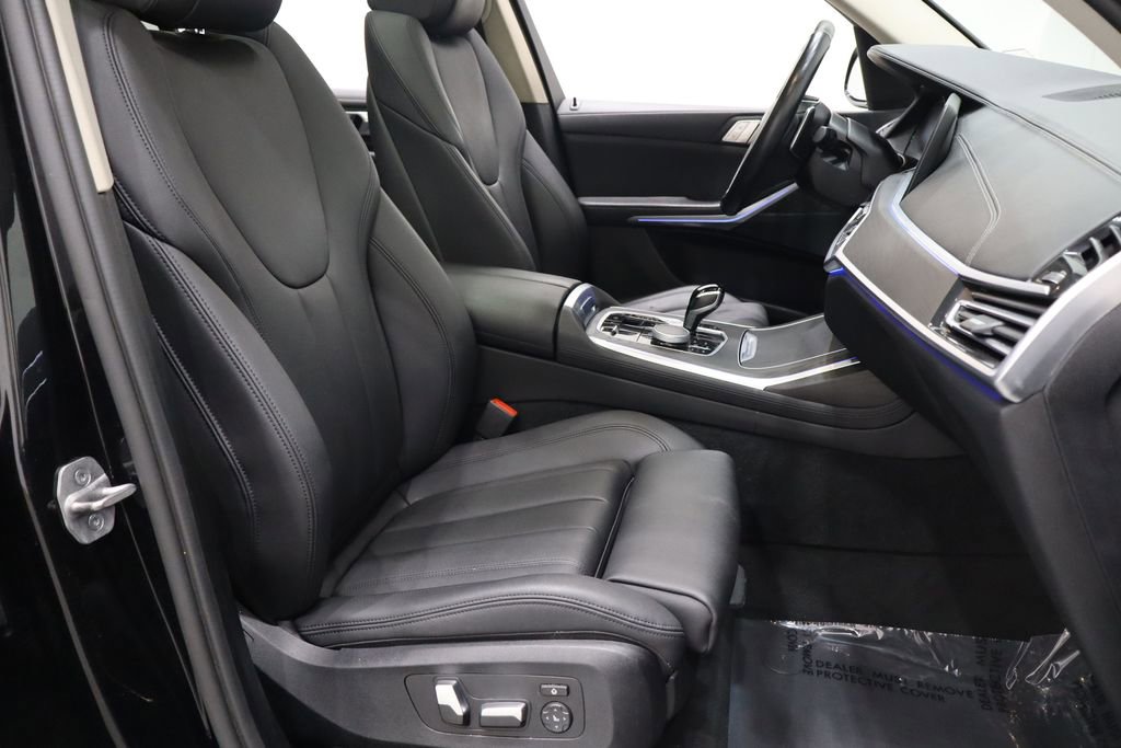 Used 2022 BMW X7 xDrive40i w/ Cold Weather Package image 18