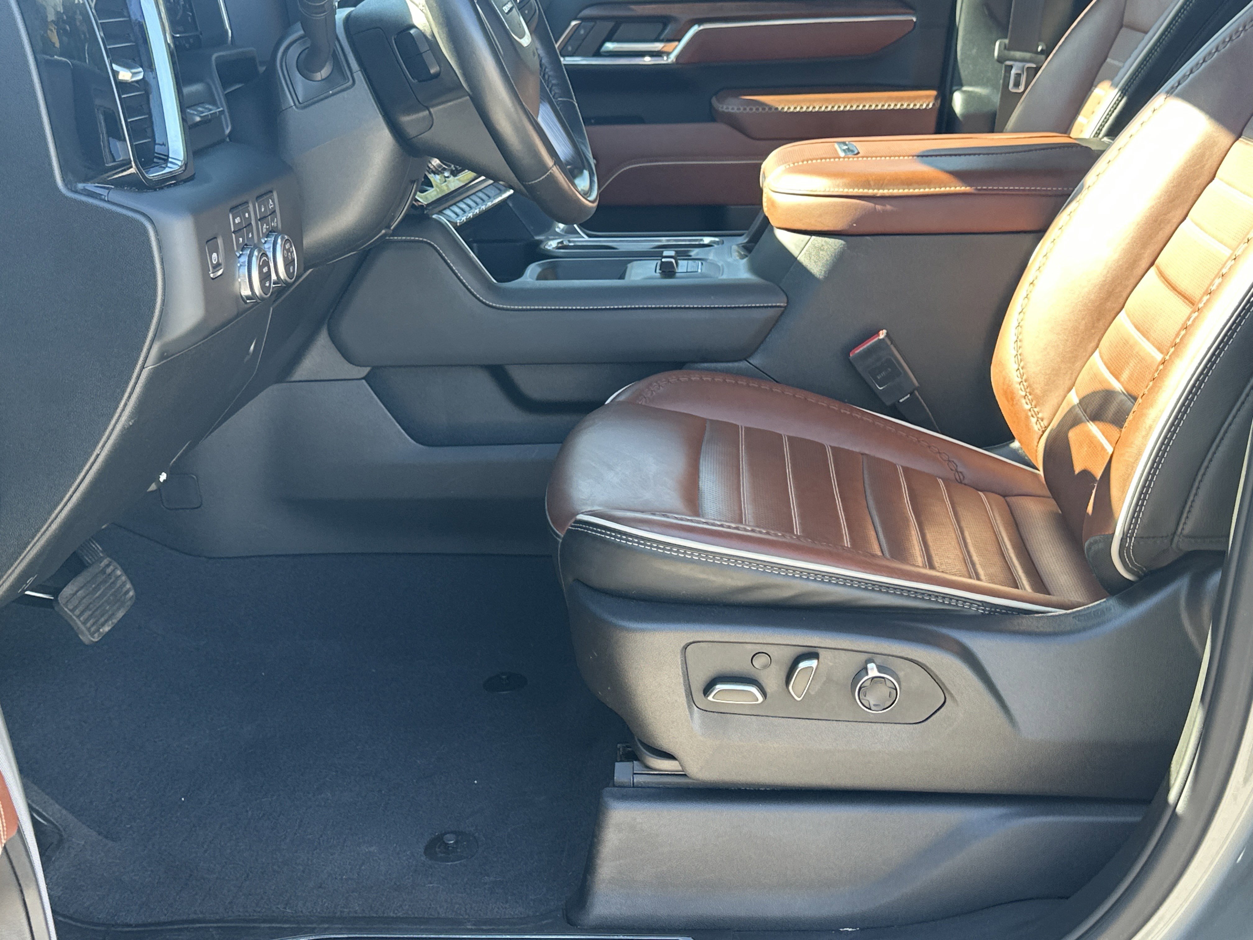 Used 2024 GMC Sierra 3500 Denali Ultimate image 6