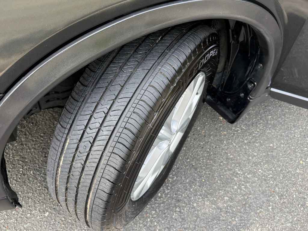 Used 2016 Nissan Rogue SV FWD image 18