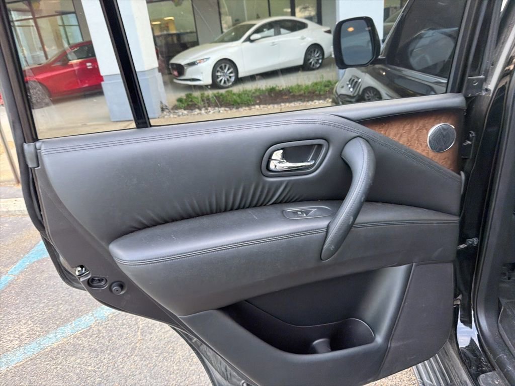 Used 2014 INFINITI QX80 4WD w/ Deluxe Touring Package image 8