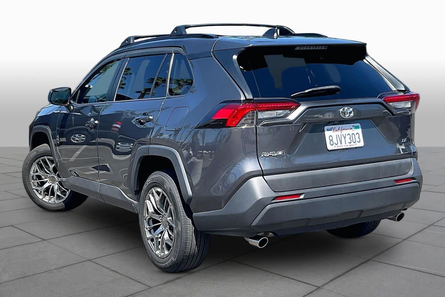 Used 2019 Toyota RAV4 LE w/ Carpet Mat Package FWD image 11