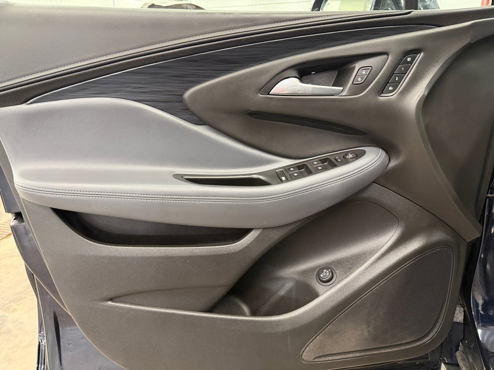 Used 2020 Buick Envision Essence image 23