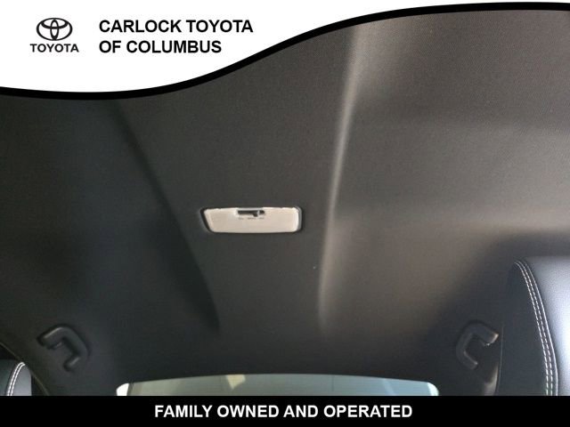 Used 2025 Toyota Camry SE w/ Convenience Package image 13