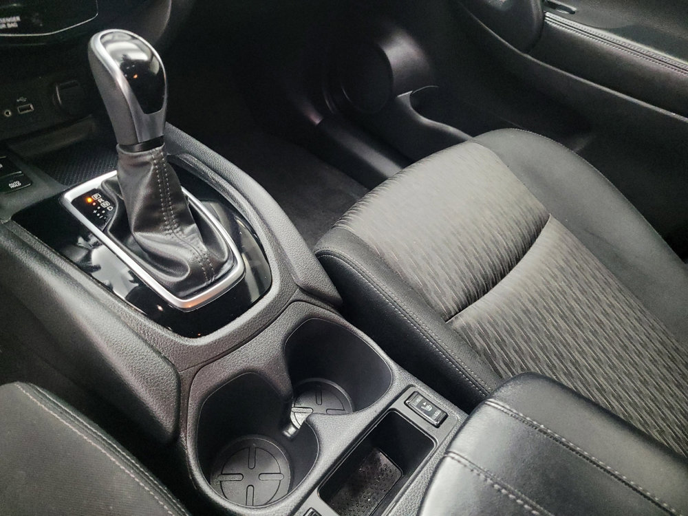 Used 2020 Nissan Rogue SV w/ Premium Package image 26