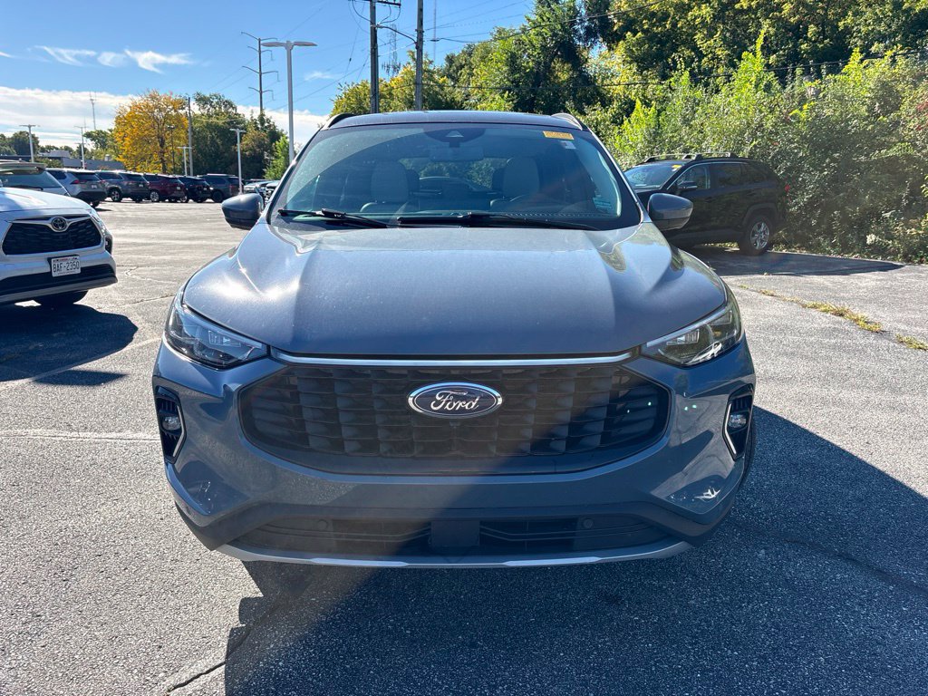 Used 2023 Ford Escape Platinum w/ Premium Technology Package AWD/4WD image 2