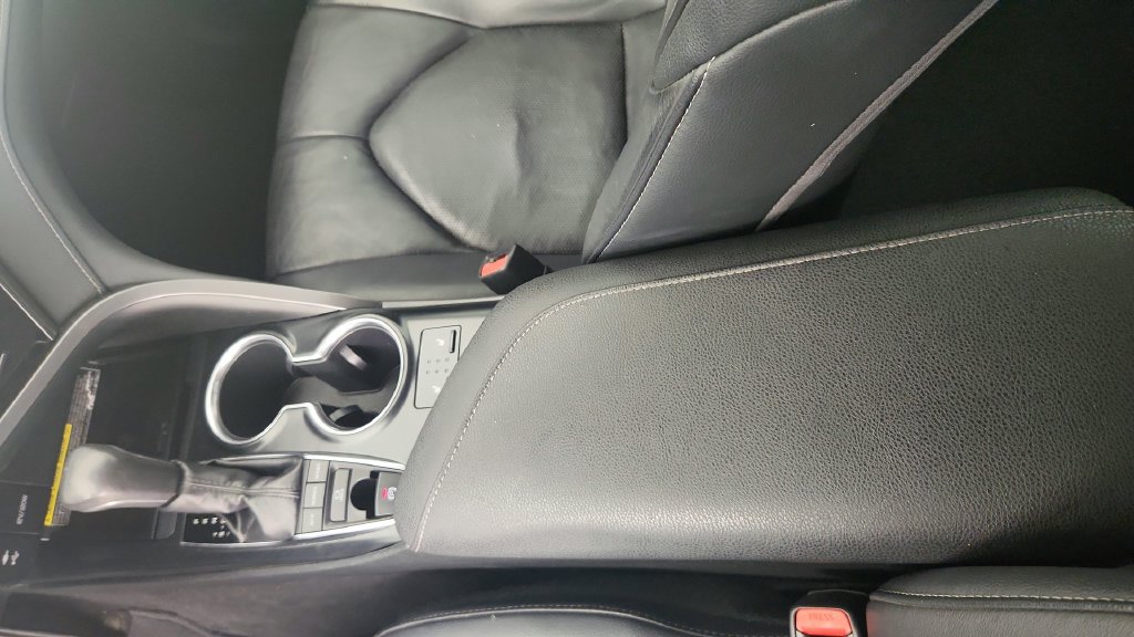Used 2019 Toyota Camry XSE FWD image 18