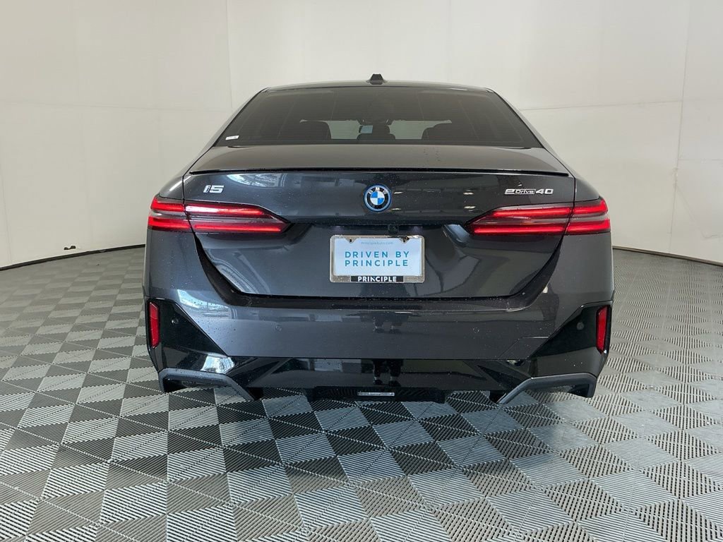 New 2026 BMW i5 eDrive40 w/ M Sport Package RWD image 6