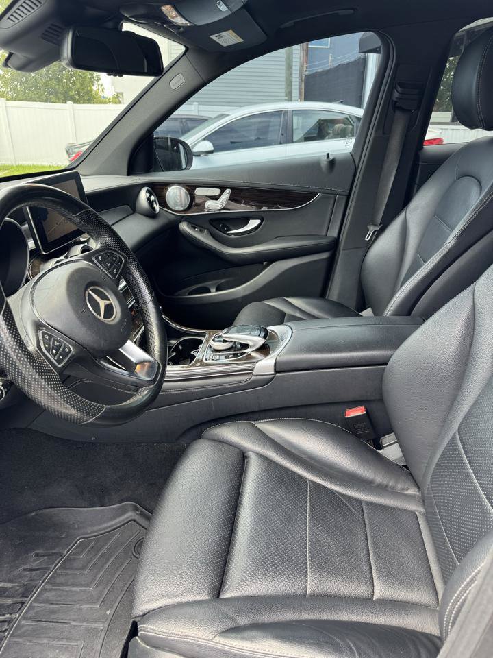 Used 2017 Mercedes-Benz GLC 300 4MATIC image 6