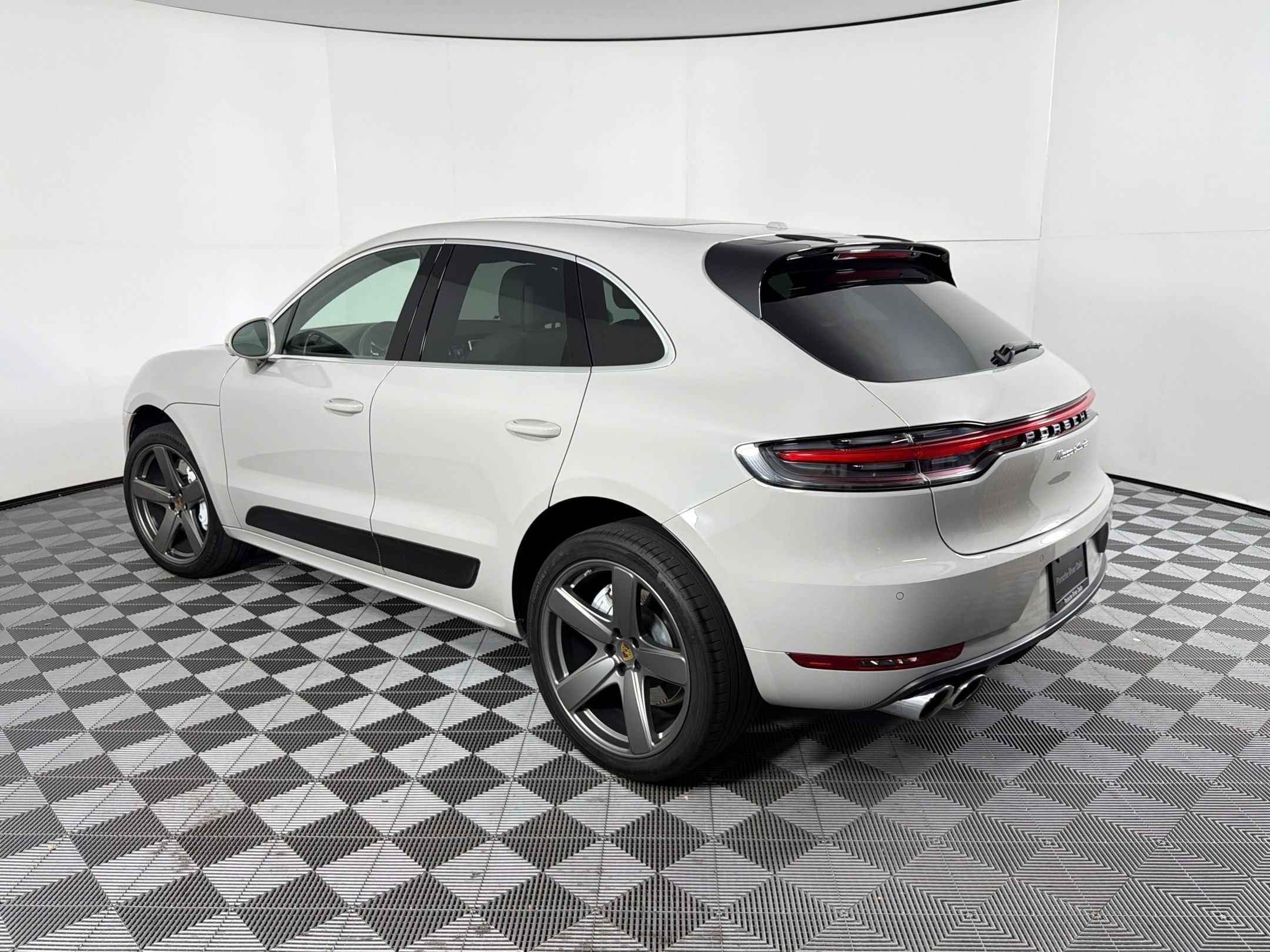 Certified 2021 Porsche Macan Turbo w/ Premium Package Plus (PF0) AWD/4WD image 3