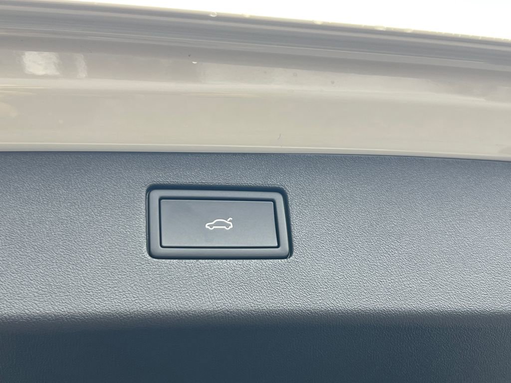 New 2026 Volkswagen Tiguan SE R-Line image 15