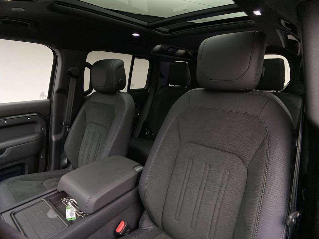 Certified 2023 Land Rover Defender 90 X-Dynamic SE image 7