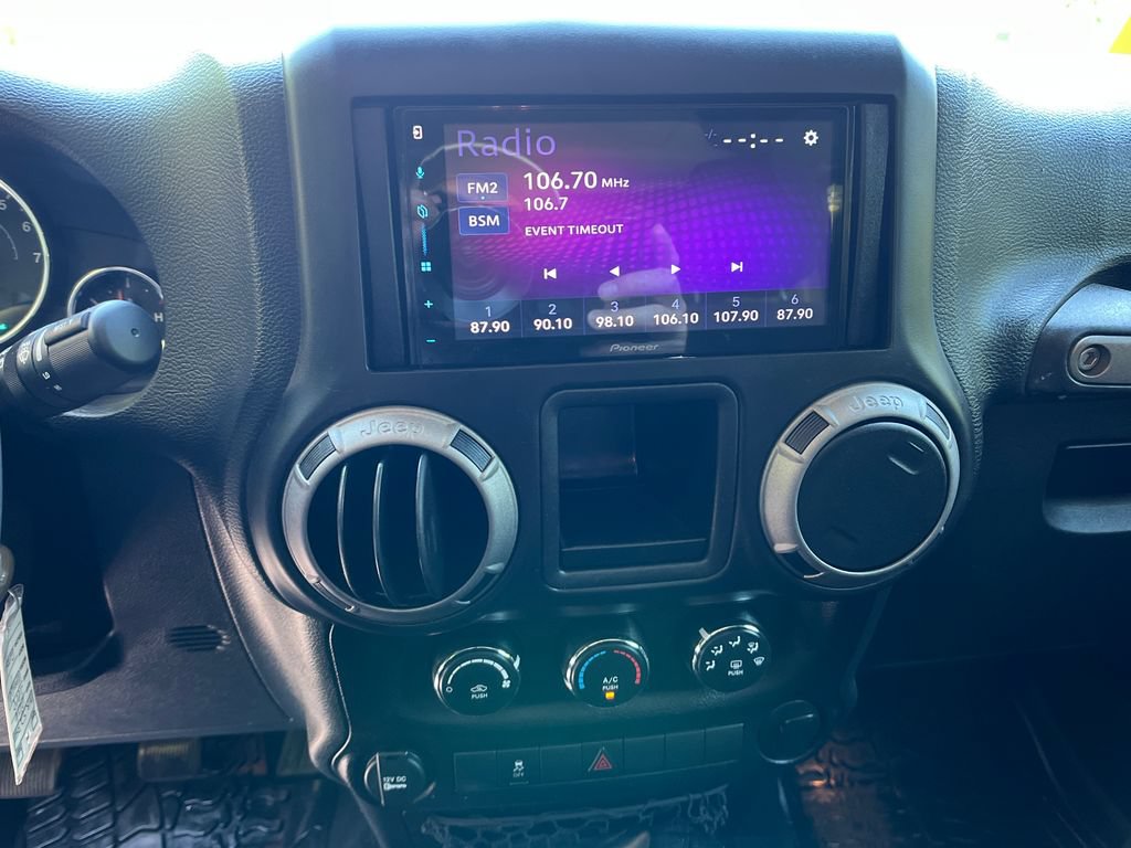 Used 2016 Jeep Wrangler Unlimited Sport w/ Connectivity Group AWD/4WD image 16