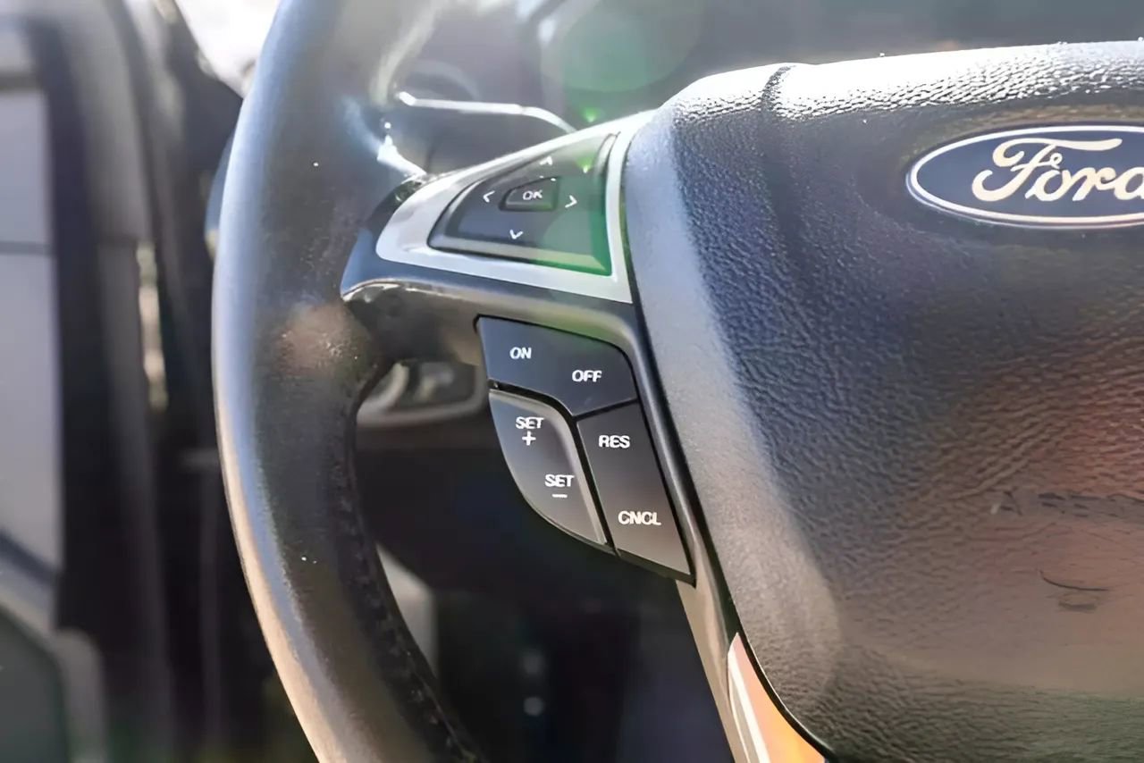 Used 2018 Ford Fusion SE w/ Equipment Group 201A FWD image 13