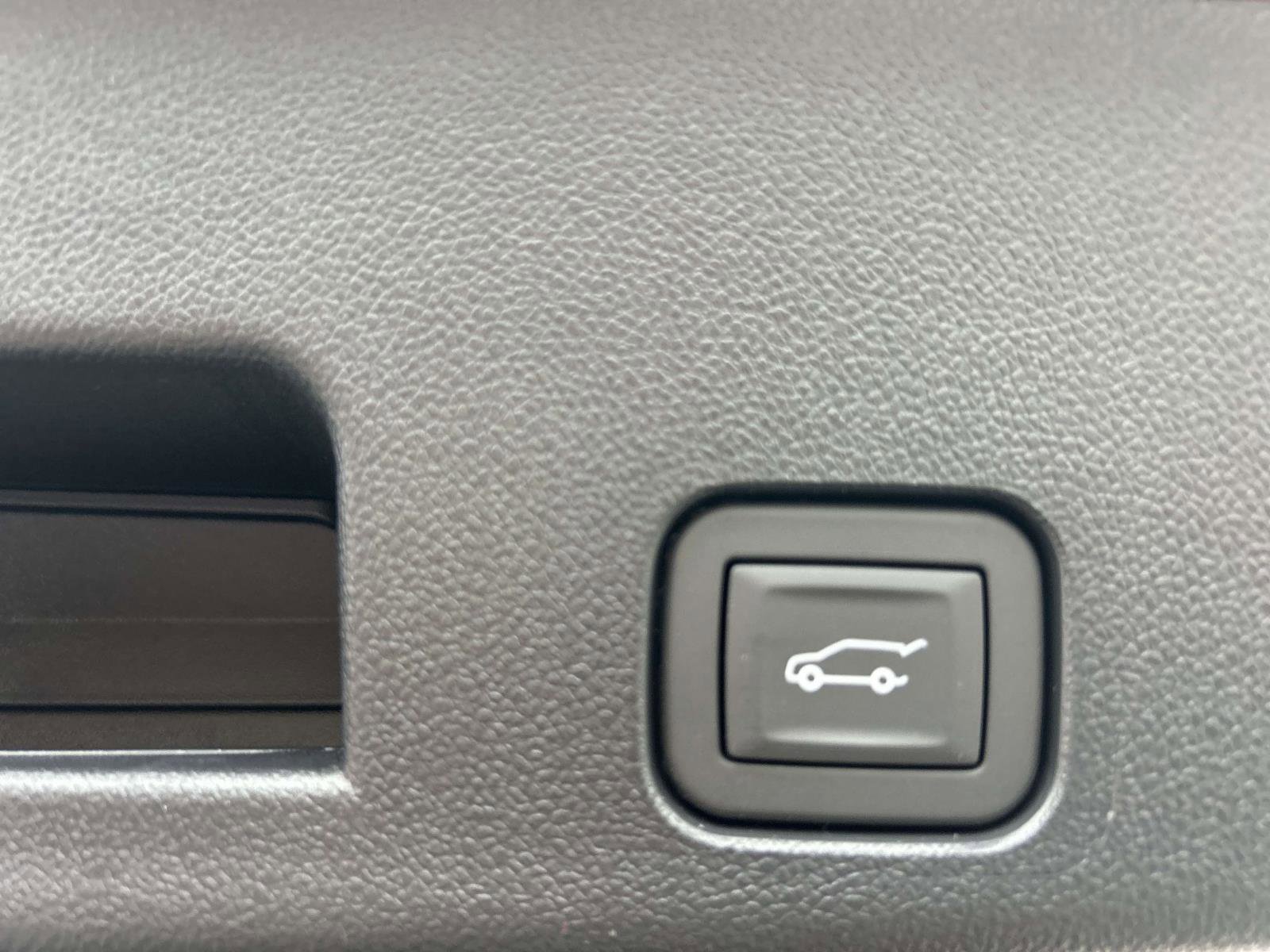New 2026 Chevrolet Traverse High Country w/ LPO, Floor Liner Package AWD/4WD image 19