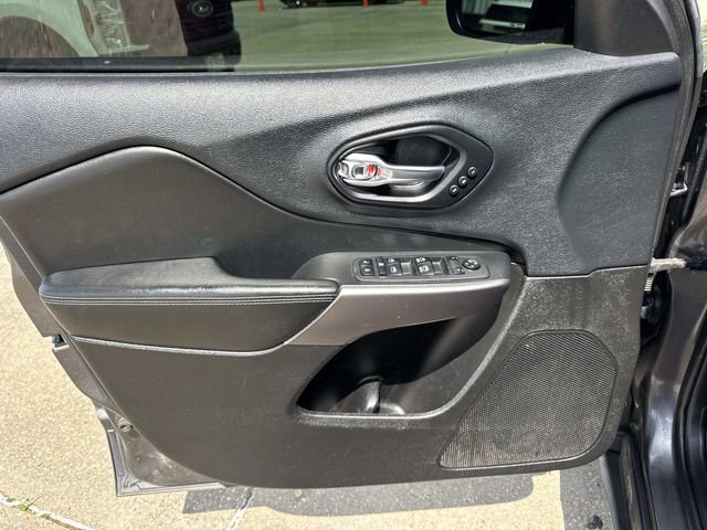 Used 2019 Jeep Cherokee Limited image 23