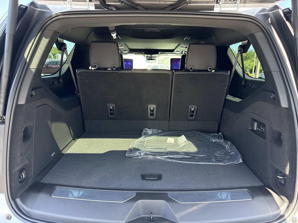 New 2026 Cadillac Escalade ESV Luxury AWD/4WD image 11