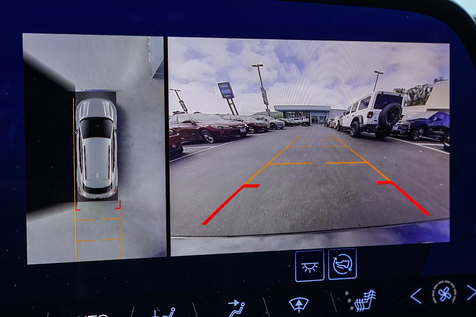 Used 2024 Chevrolet Equinox EV LT w/ Active Safety Package 3 AWD/4WD image 6