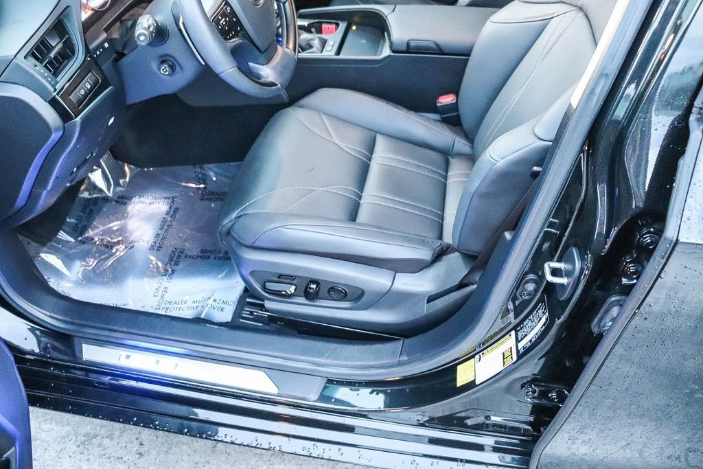 Used 2025 Lexus ES 300h w/ Luxury Package FWD image 24