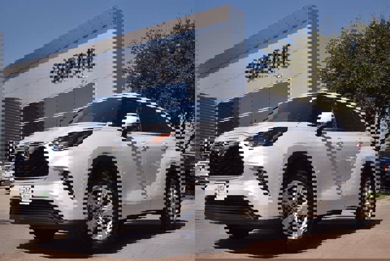 Used 2023 Toyota Highlander LE