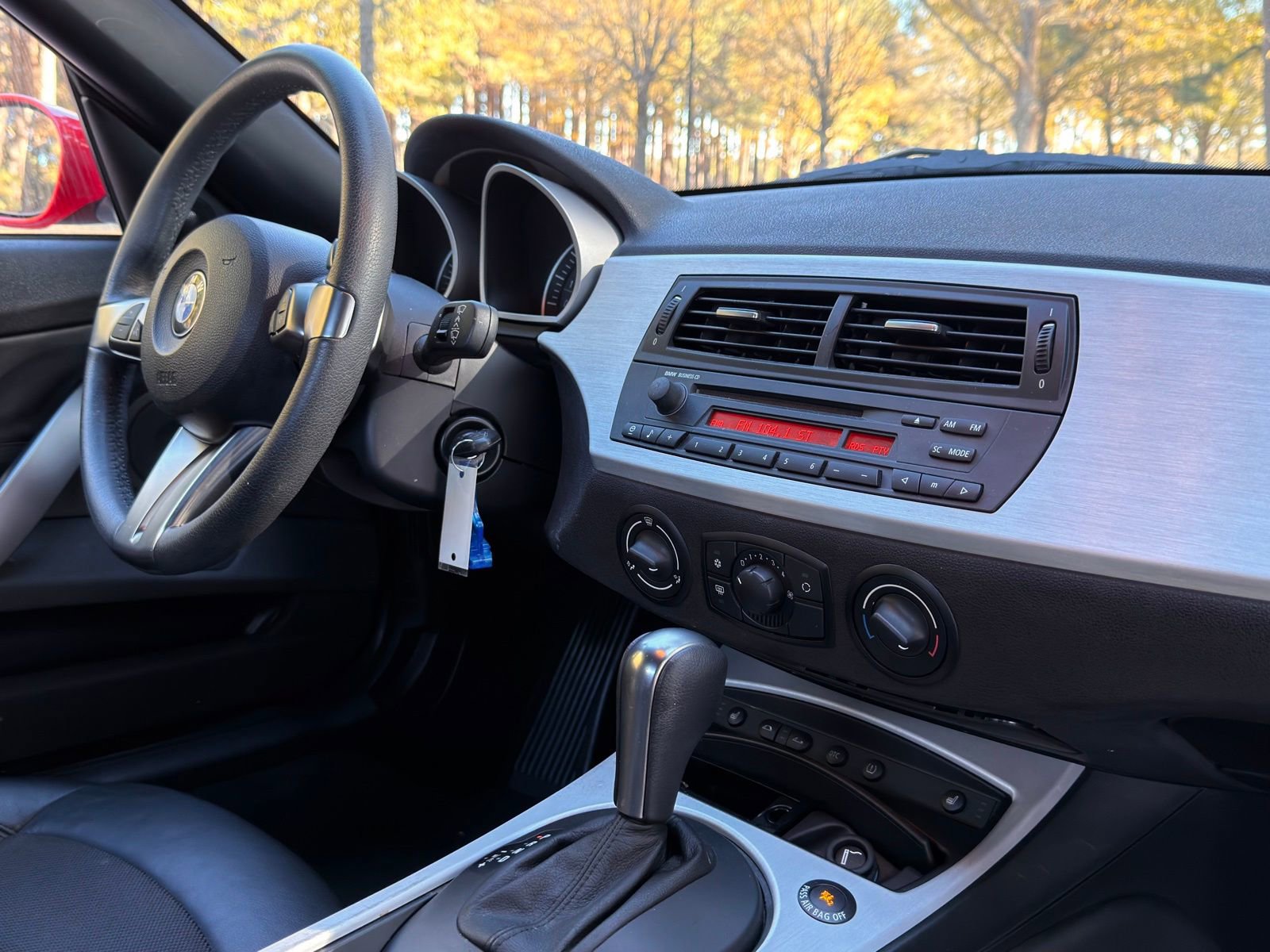 Used 2006 BMW Z4 3.0i image 13