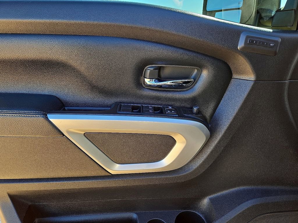 Used 2019 Nissan Titan PRO-4X w/ Pro-4x Convenience Package image 21
