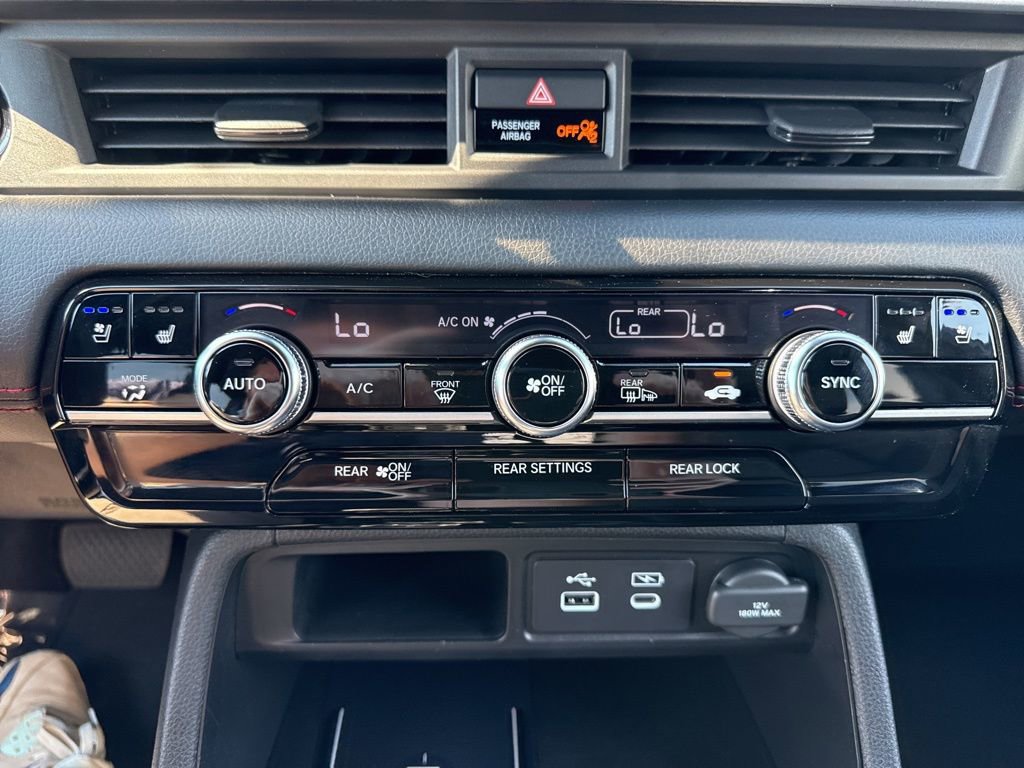 Used 2025 Honda Pilot Black Edition image 21
