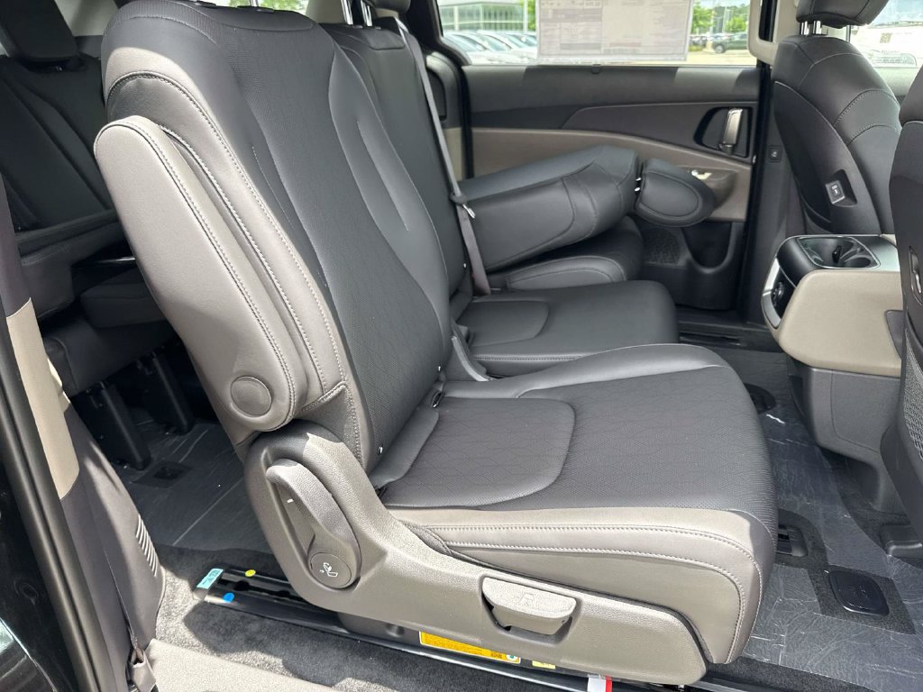 New 2026 Kia Carnival EX FWD image 10