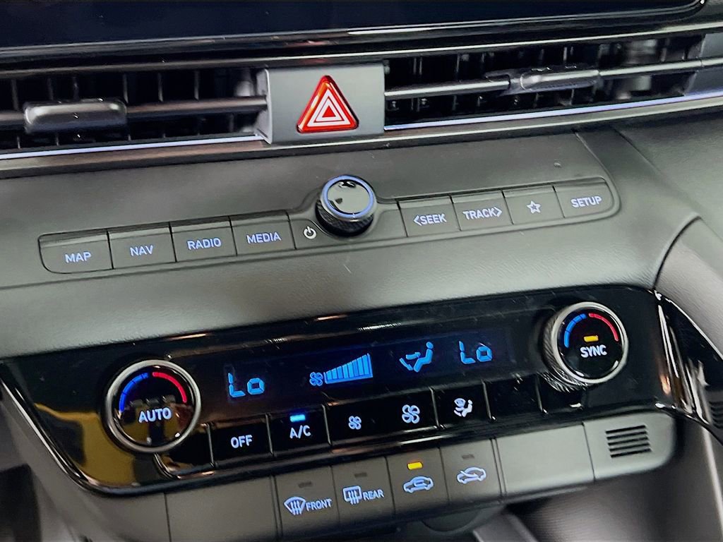 Certified 2025 Hyundai Elantra SEL image 15