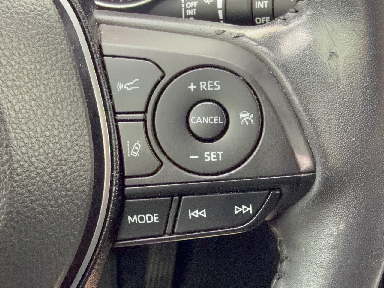 Used 2019 Toyota RAV4 XLE Premium FWD image 19