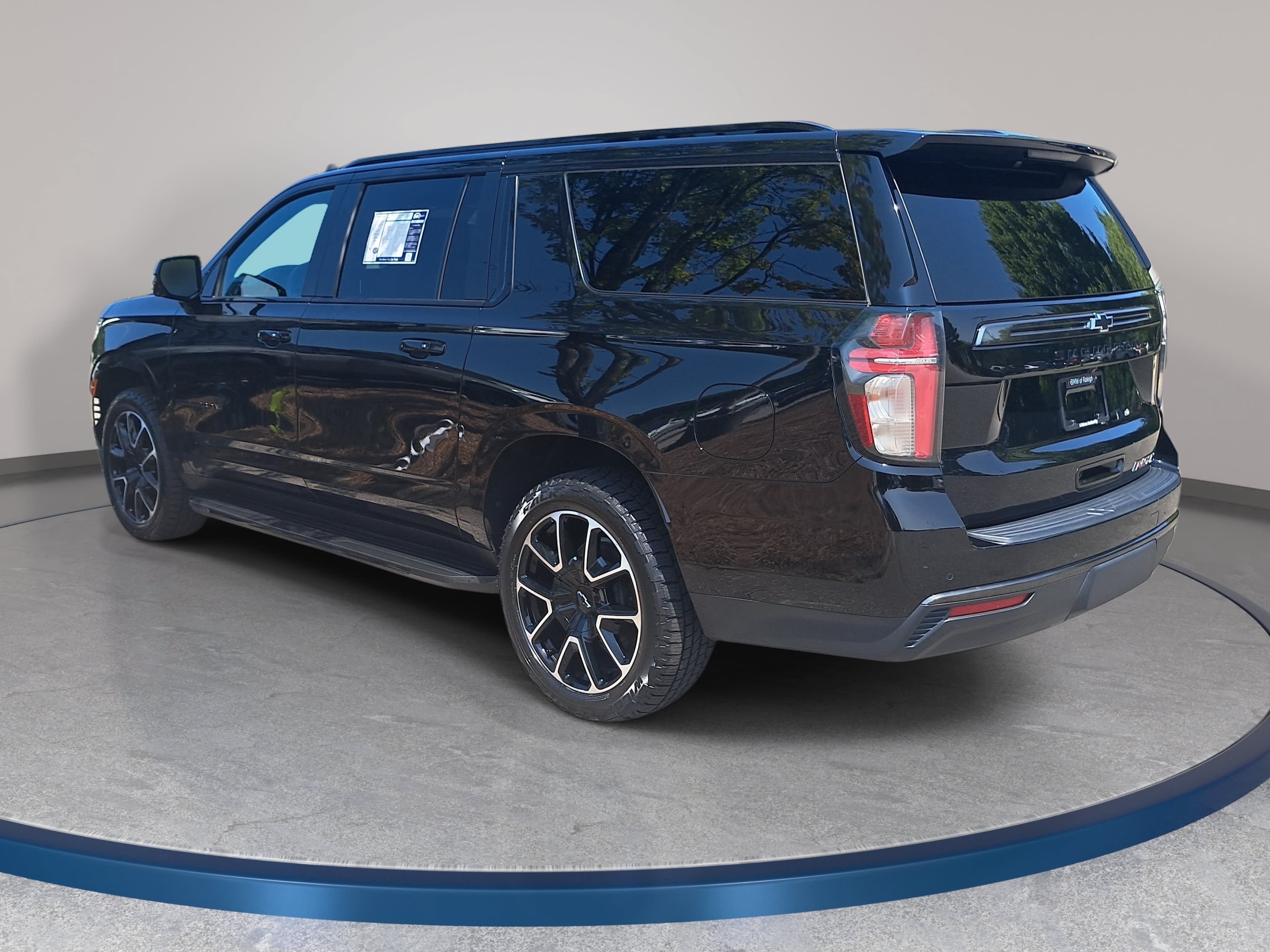 Used 2021 Chevrolet Suburban RST w/ Luxury Package AWD/4WD image 7