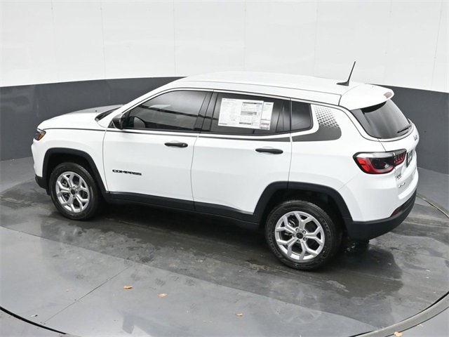 Used 2025 Jeep Compass Sport w/ Mopar Graphics Package image 26