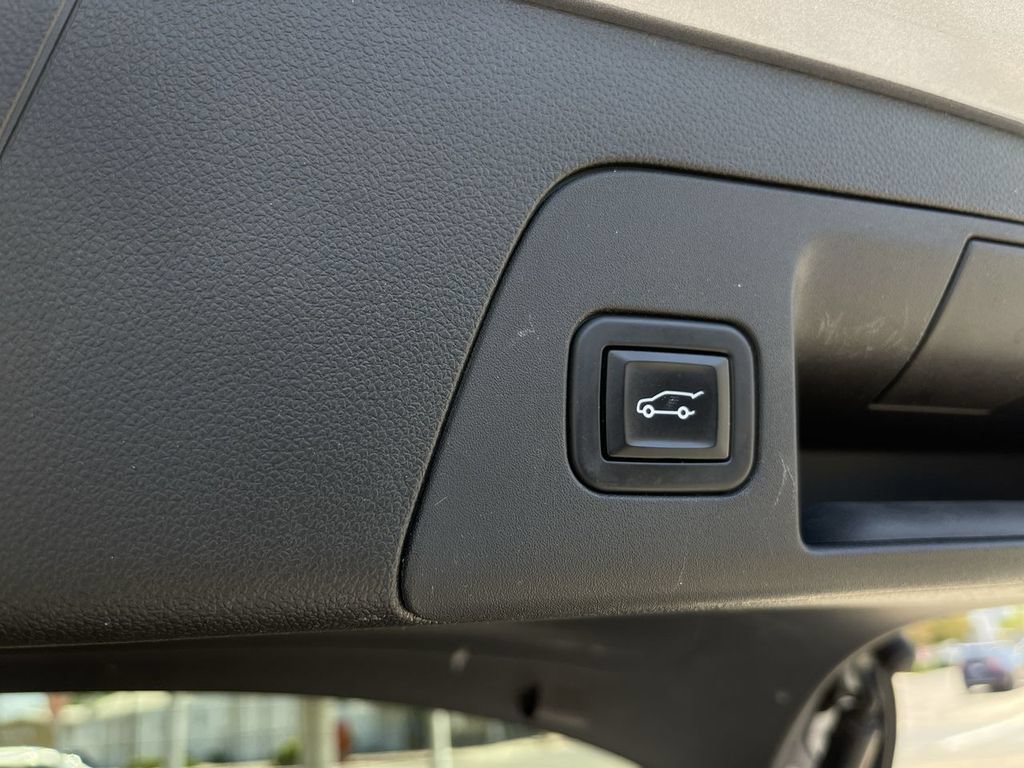 Used 2022 Buick Envision Avenir w/ Technology Package II AWD/4WD image 40