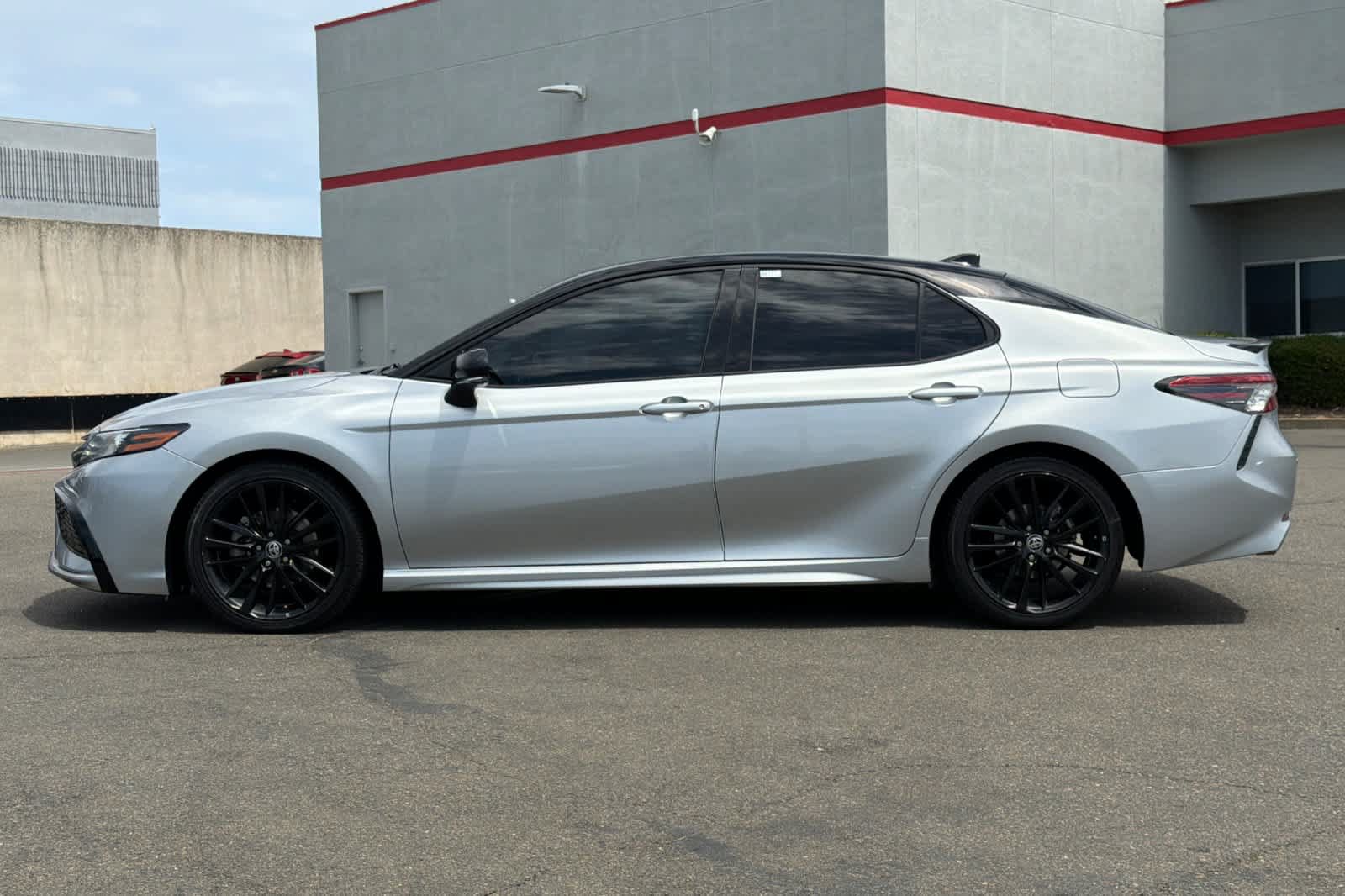 Used 2022 Toyota Camry XSE w/ Navigation Package FWD image 9