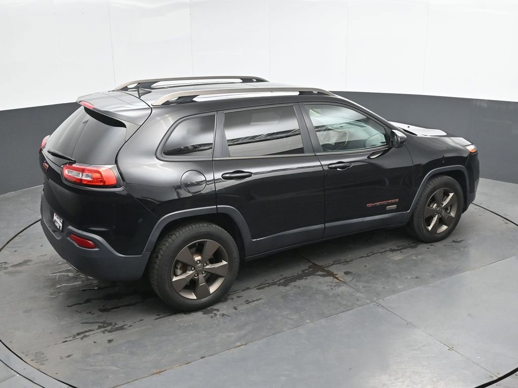 Used 2017 Jeep Cherokee Latitude w/ Cold Weather Group AWD/4WD image 34