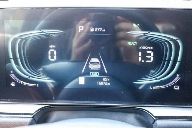 Certified 2025 Kia Niro EX FWD image 23