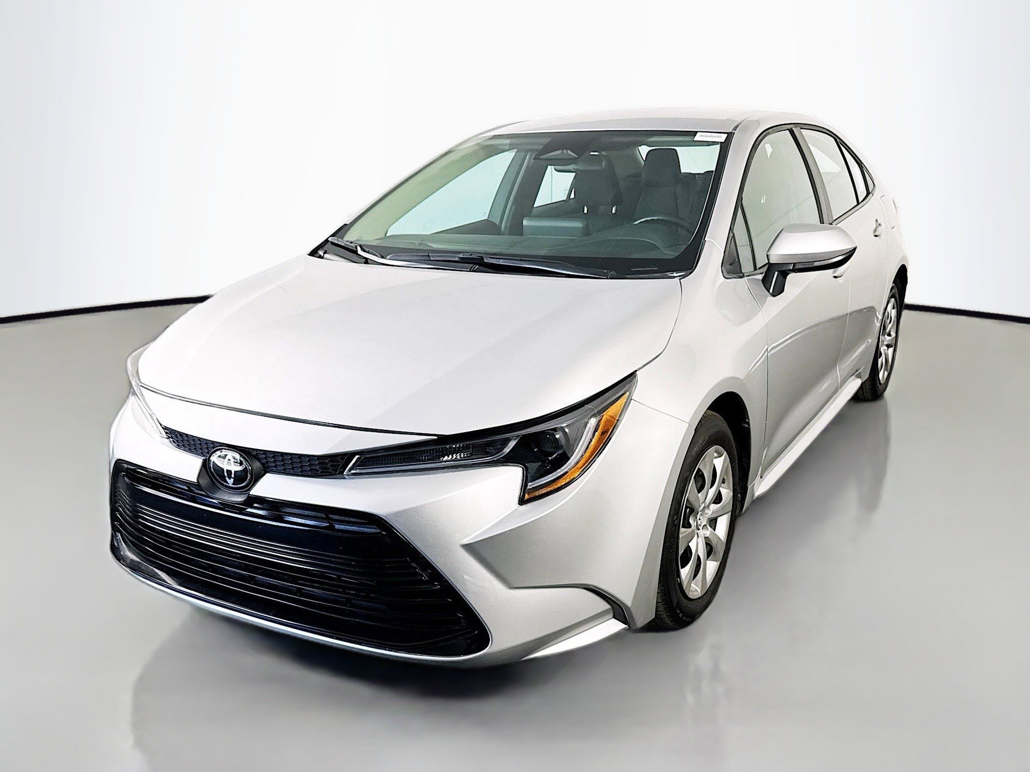 Used 2025 Toyota Corolla LE image 4