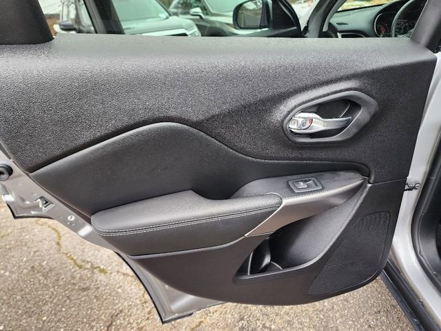 Used 2020 Jeep Cherokee Limited image 23