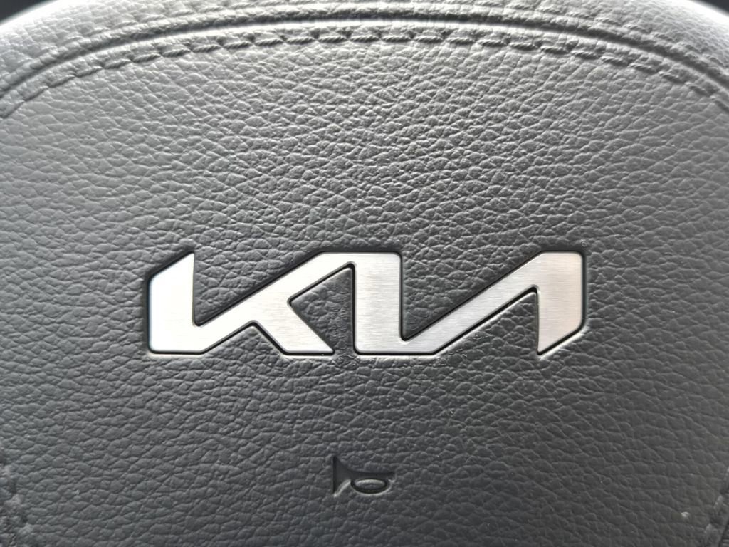Used 2025 Kia Telluride EX w/ EX Captain's Chair Package FWD image 29