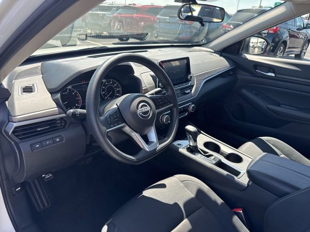 Used 2025 Nissan Altima 2.5 SV FWD image 9