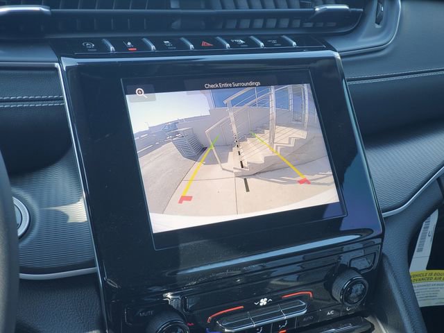 Used 2023 Jeep Grand Cherokee Laredo image 20