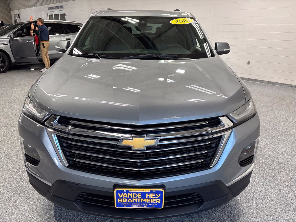 Used 2023 Chevrolet Traverse LT w/ LT Premium Package AWD/4WD image 2