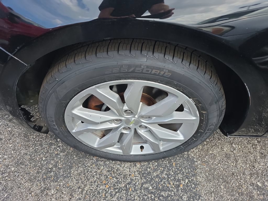 Used 2017 Chevrolet Impala LT FWD image 4
